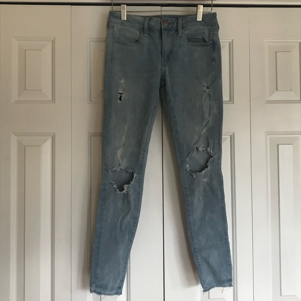 American Eagle distressed jeans/jeggings. Size 4. Waist 28, Rise 8, Inseam 27.